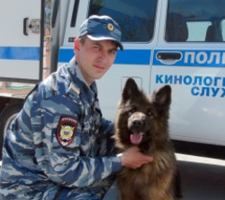 Собака Кима вместе с полицейским Александром Малышкиным за сутки раскрыла три преступления