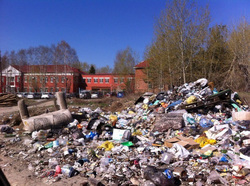 Серовчане заваливают мусором территорию Роспотребнадзора