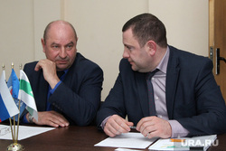 Главы пилотных районов Александр Барч (слева) и Армэн Хачатурян