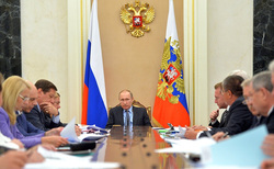 Владимир Путин на заседании экономического совета выслушал мнения