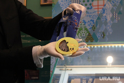 Презентация олимпийских медалей зимних игр 2014 года в Сочи. Екатеринбург, медаль сочи