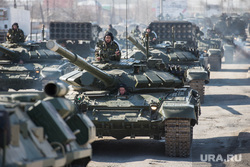Первая репетиция юбилейного Парада Победы в Екатеринбурге на 2-ой Новосибирской, военная техника, армия, т-72, танк, тяжелое вооружение, репетиция