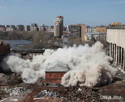 Подрыв одного из цехов мукомольного завода. Екатеринбург, мукомольный завод, емз, облако пыли, ресторан
