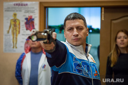 Депутаты ЗССО и министр Рапопорт сдают нормы ГТО. Екатеринбург, рапопорт леонид, целится, стрельба