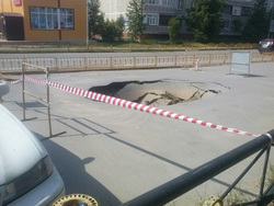 В Мегионе провалился асфальт