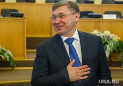 Заседание тюменской областной думы. Апрель 2014. Тюмень, якушев владимир, портрет, от души, рука на сердце