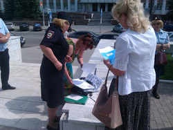 Полиция запретила пикетировать ЗС, депутаты которого своей избирательнице не помогли