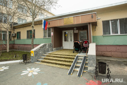 С югорского центра, в котором покалечили ребенка-инвалида, требуют миллионы рублей. Силовики поддержали родителей слепого мальчика