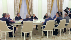 Встреча начальников штабов и лидеров партий с президентом длилась два часа