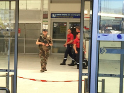 Военные эвакуировали аэропорт Ниццы. ФОТО