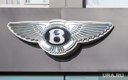 Лихач врезался в магазин Bentley. Екатеринбург, автоцентр, bentley ekaterinburg, автомобиль