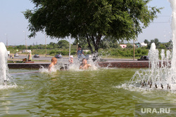 Жара. Курган, жара, лето, дети в фонтане