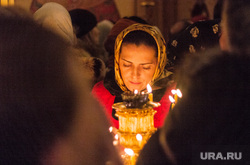 Ночная рождественская служба в Кафедральном соборе Магнитогорска., церковные свечи, храм, молитва, верующие, церковь
