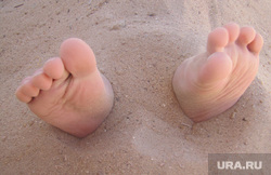 Египет, отдых туристов, пляж, песок, ноги