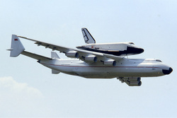 Ан-225 «Мрия» использовался для транспортировки советских космических кораблей "Буран"