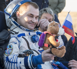Среди вернувшихся на Землю - двое русских и один американский астронавт