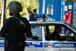 Протесты мигрантов в поселке Кольцово. Екатеринбург, умвд, полицейская машина, полиция, полицейский