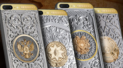 Смартфоны iPhone 7 Plus от компании Caviar выполнены в национальной стилистике из золота двух цветов