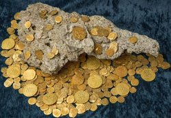 Золото с испанских галеонов, золотые монеты
