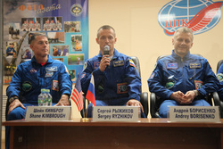 Команда корабля «Союз МС-02» накануне вылета дала пресс-конференцию
