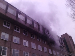 Пожарные выясняют причину возгорания в больнице