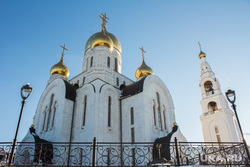 Храм Воскресения Христова. Ханты-Мансийск, храм, церковь, христианство, купола, храм воскресения христова