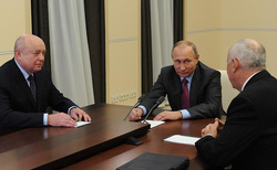 Михаил Фрадков (крайний слева) возглавит концерн "Алмаз-Антей"