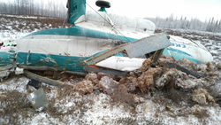 В ЯНАО вывезли из тундры разбившийся вертолет Ми-8