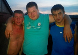 Артем Носуленко (в центре) возвращается к челябинским друзьям