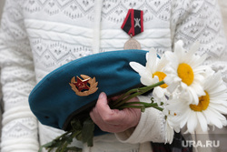 День ВДВ в Перми, праздник, вдв, ромашки, память героям, цветы, голубой берет