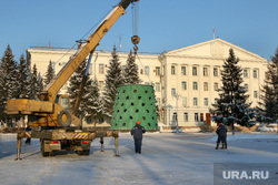 Установка елки на площади Ленина. Курган, установка елки, площадь ленина, администрация города