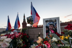 Марш Немцова. Москва, плакаты, траур, немцов мост, кремлевская стена, цветы