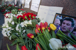 Акция памяти Бориса Немцова. Екатеринбург, возложение цветов, немцов борис, траурные мероприятия