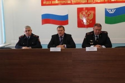 Юрий Бажин (на фото справа) уходит в ГИБДД Сургута