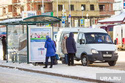 Разное. Ханты-Мансийск, остановка, пассажиры, маршрутка