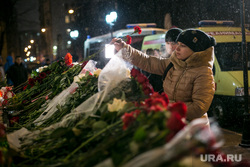 Мемориалы после крушения ТУ-154 в небе над Сочи. Концертный зал Александрова. Офис доктора Лизы. Москва, траур, цветы