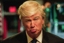 Алек Болдуин раньше пародировал Трампа - в шоу Saturday Night Live
