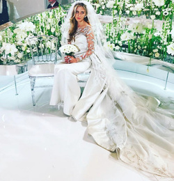 Невеста блистала в платье от Valentino