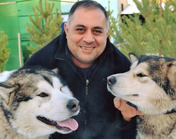 Известный ветеринар за собственные деньги выкупил голодных зверей