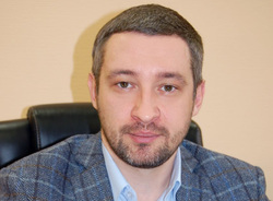 Директор УК ЖКХ Октябрьского района Михаил Плешаков говорит, что согласно документам дом отремонтирован