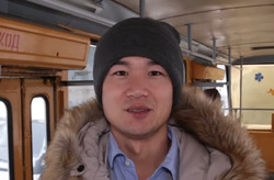 Гость из Китая Фучжун рассказывает, как оплачивать проезд в общественном транспорте Екатеринбурга