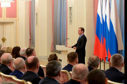 Медведев отметил труды специалистов УВЗ