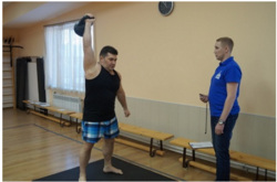 Иван Кононенко демонстрирует силу воли и хорошую физподготовку