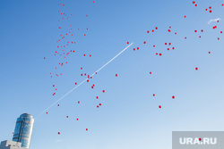 Запуск часов отсчитывающих время до ЧМ-2018 в Екатеринбурге, бц высоцкий, небо, воздушные шарики, праздник