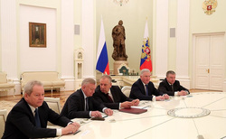Президент России пообещал экс-губернаторам трудоустройство