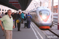 Клипарт. Екатеринбург, перрон, сапсан, скорый поезд, пассажирский, железная дорога