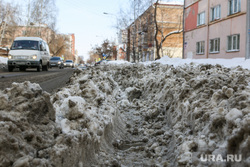 Снег и грязь на дорогах  и во дворах города Курган, грязный снег, проезд затруднен, колея, дорожные проблемы