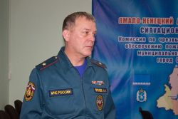 Генерал-майор Александр Еремеев в здании ЕДДС Салехарда