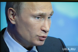 Владимир Путин на пленарном заседании форума ОНФ. Фото с экрана телевизора . Москва