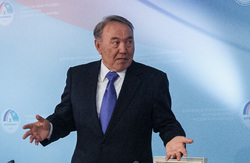 Назарбаев умеет общаться с представительницами прекрасного пола